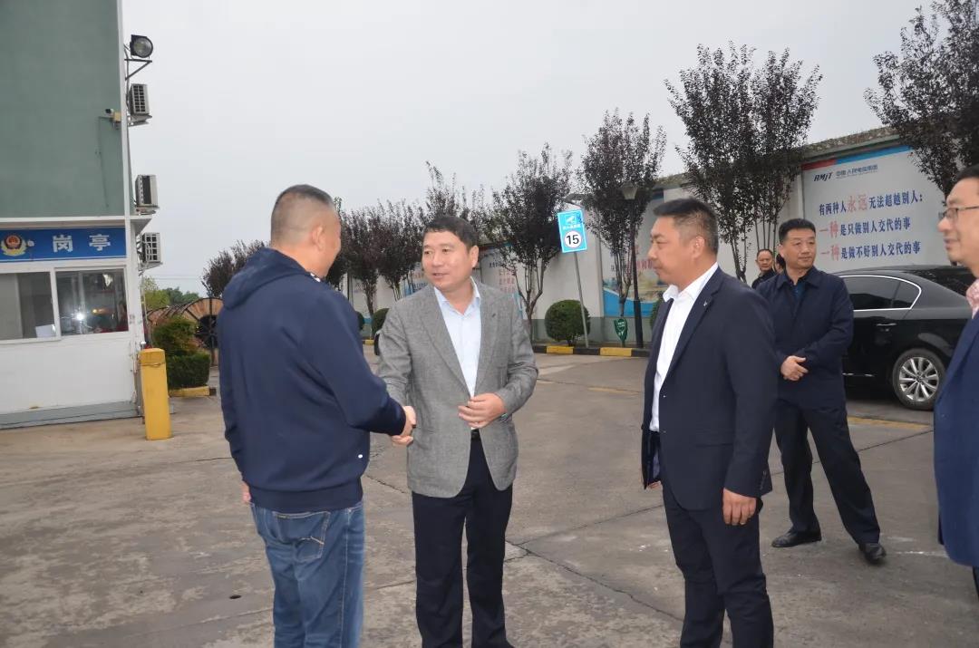 Geng Jun, Director of the Enforcement Inspection Division of the Market Supervision Bureau of Henan Province, China and other leaders visited the People's Cable Group for investigation