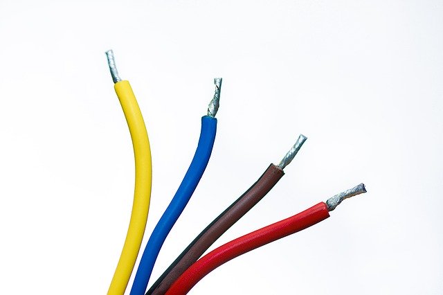 What is difference between XLPE cable and PVC cable?